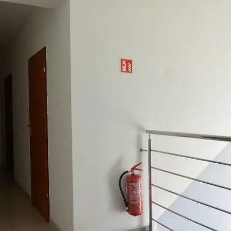 Dv *